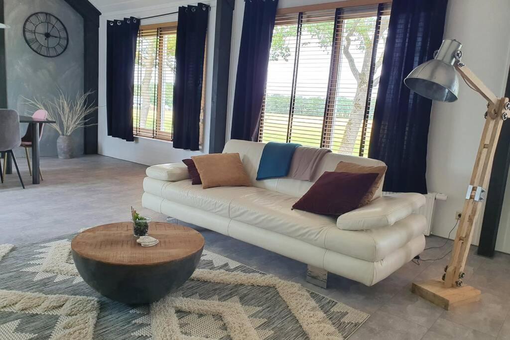 Vrijstaand / Landelijk Appartement Met Uitzicht! De Wijk Eksteriør billede